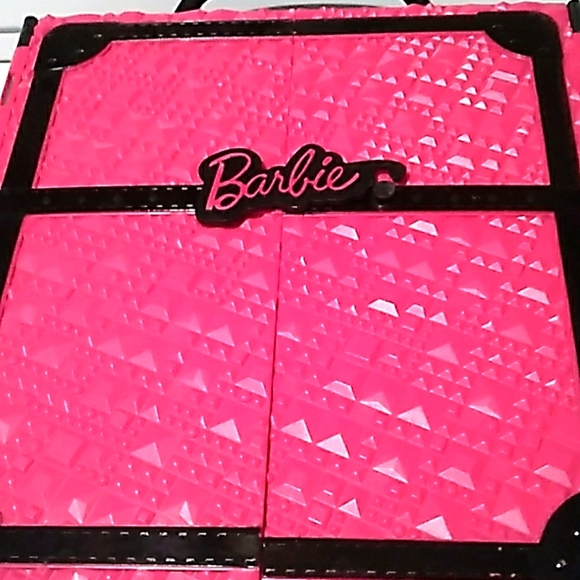 πBARBIE WARDROBE Case 2011 Hard Plastic π - Picture 1 of 12